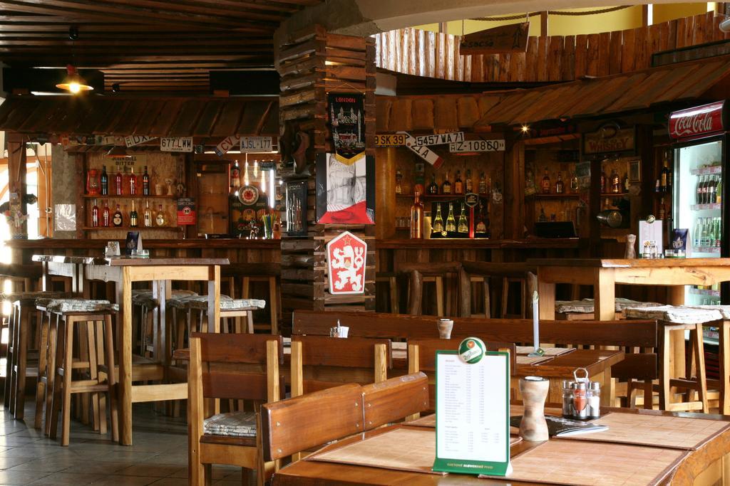 Guest House Meat Heads Pub Komárno Buitenkant foto